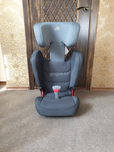   Britax Roemer Kidfix III M (15-36 )  4