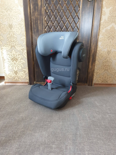   Britax Roemer Kidfix III M (15-36 )  3