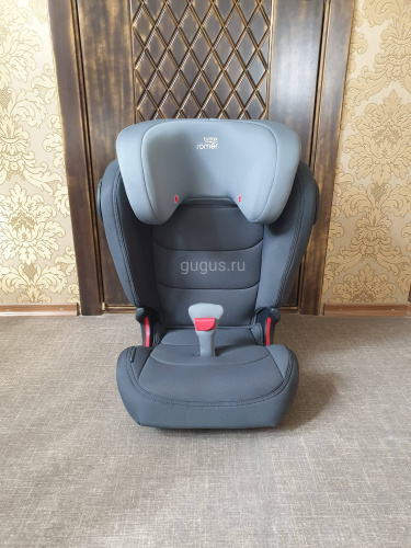   Britax Roemer Kidfix III M (15-36 )  2